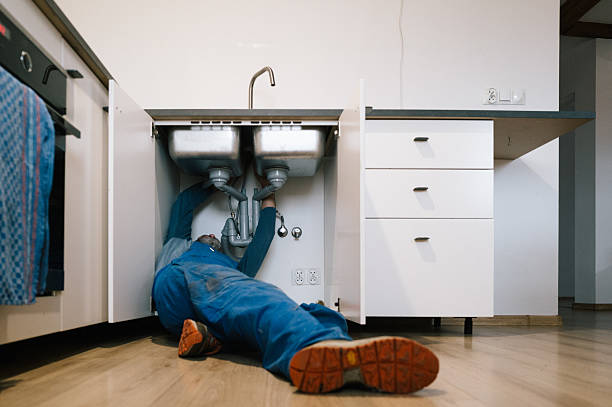 Professional Pipe Repair technician working in Eldorado, IL